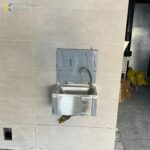 Commercial Knee Operated Hand Wash Basin with Splashback | BRVYLS43 – view 2